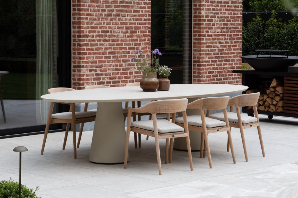 Bourbon-Sleeckx buiten meubelen, buiteninrichting, tafel