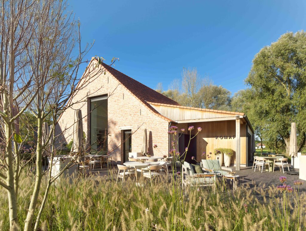 Buiteninrichting Wommelgem – Restaurant Komaf, Bourbon-Sleeckx, Bastalpe, Bourbon, Umbrosa, Jardinico Parasols, Vincent Sheppard