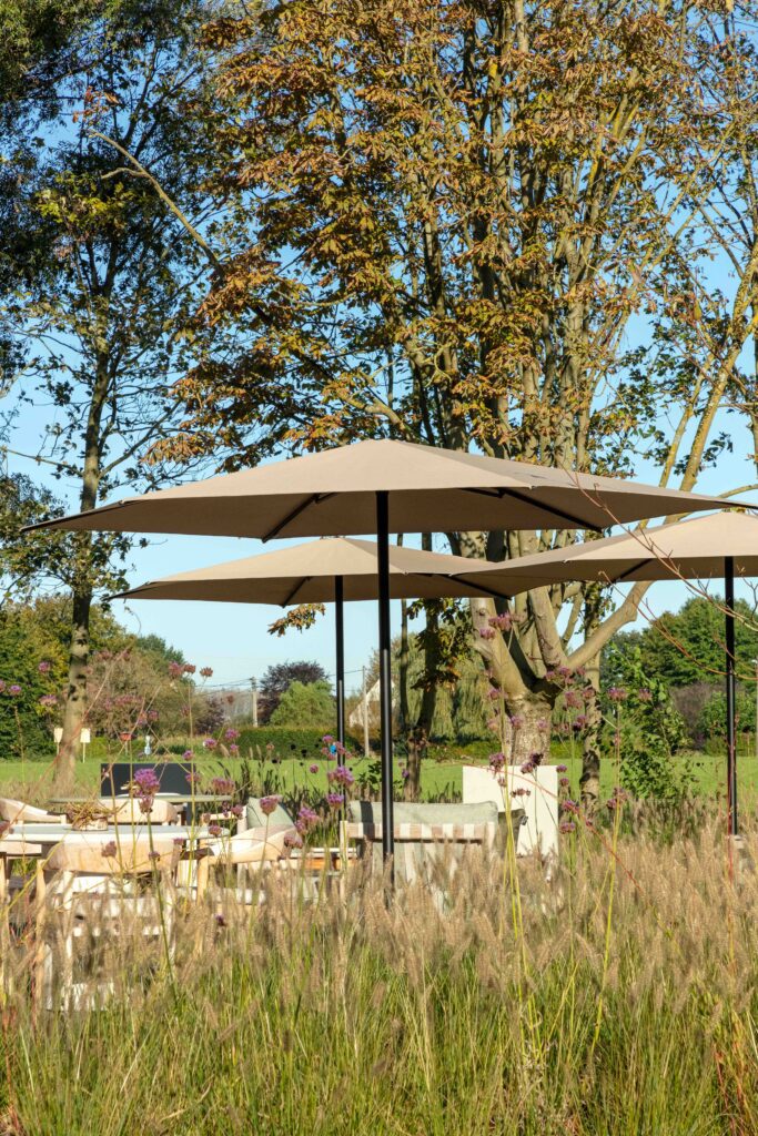 Buiteninrichting Wommelgem – Restaurant Komaf, Bourbon-Sleeckx, Bastalpe, Bourbon, Umbrosa, Jardinico Parasols, Vincent Sheppard