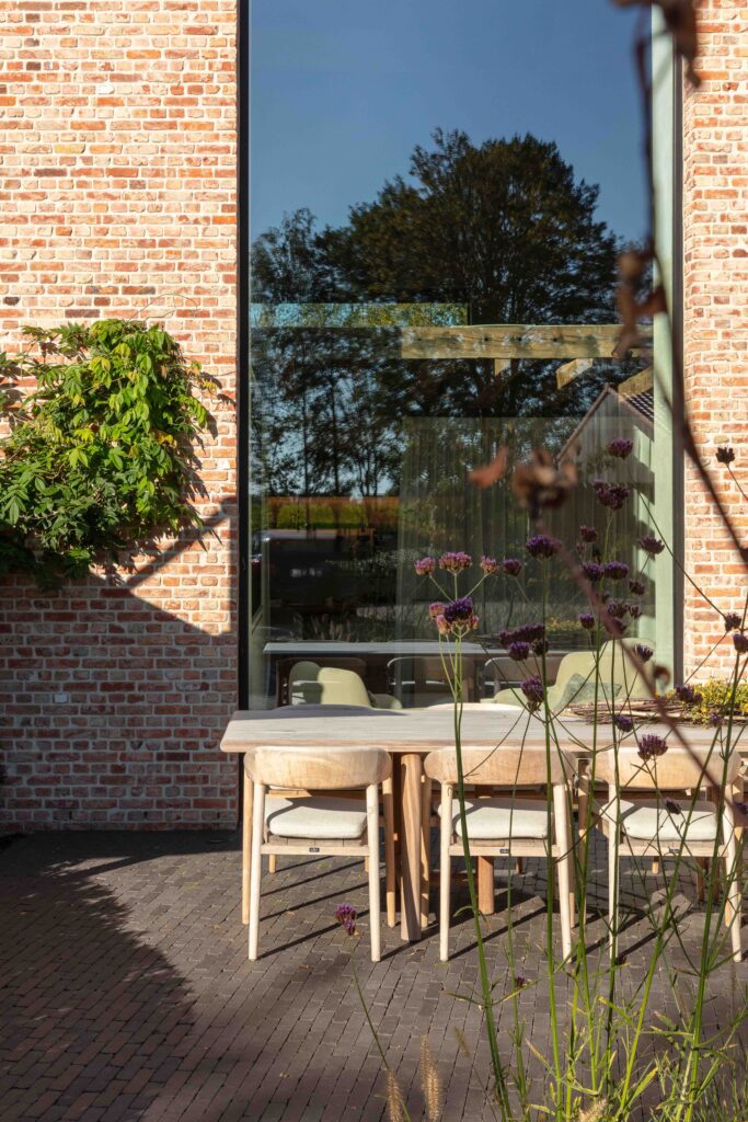 Buiteninrichting Wommelgem – Restaurant Komaf, Bourbon-Sleeckx, Bastalpe, Bourbon, Umbrosa, Jardinico Parasols, Vincent Sheppard