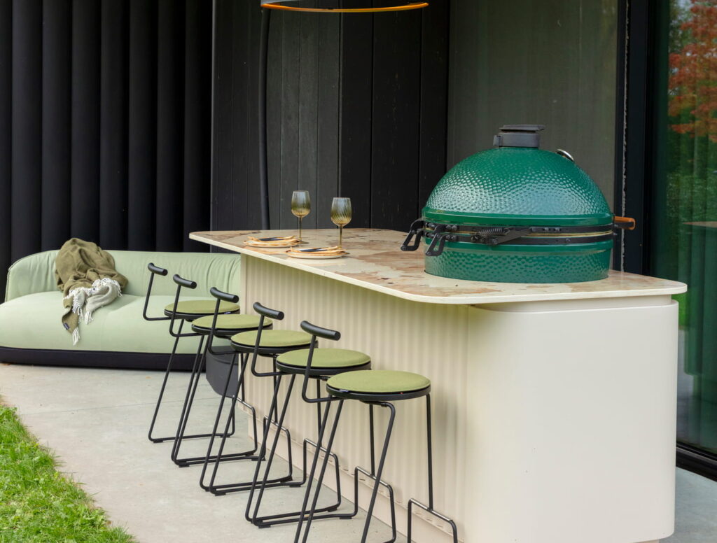 Luxe outdoor keuken met Big Green Egg bbq