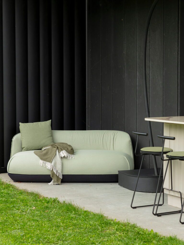 Luxe outdoor zetel in villa tuin